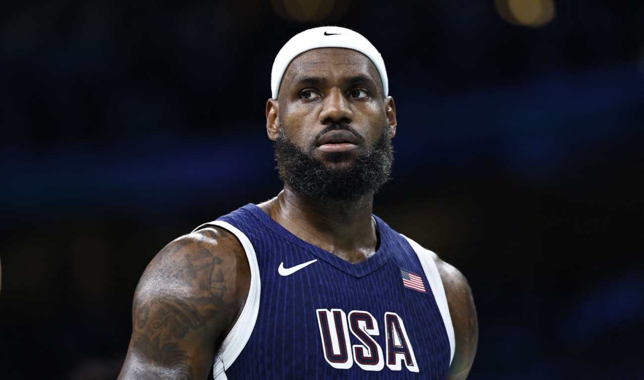 LeBron James celebrates his 40th birthday on Monday, symbolizing the unique longevity of the Los Angeles Lakers star, whose career has yet to come to an end. (AFP)