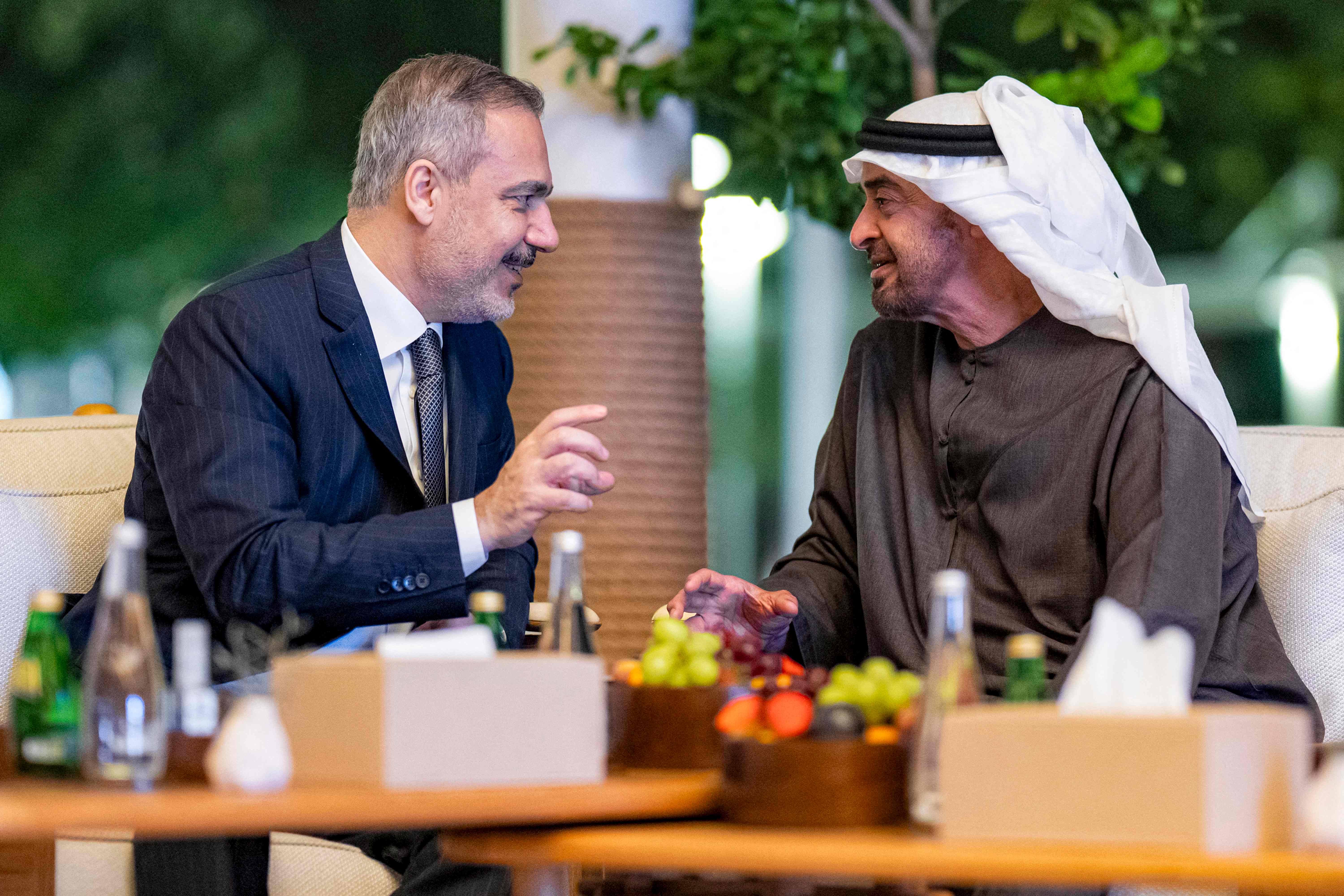 UAE President Sheikh Mohamed bin Zayed (R) meeting Turkiye’s FM Hakan Fidan in Abu Dhabi. (AFP/UAE Presidential Court)