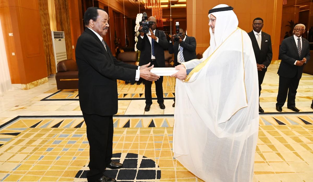 President Paul Biya of Cameroon (L) receives credentials from Saudi ambassador Ibrahim Al-Ghamdi in Yaoundé. (X @KSAmofaEN)