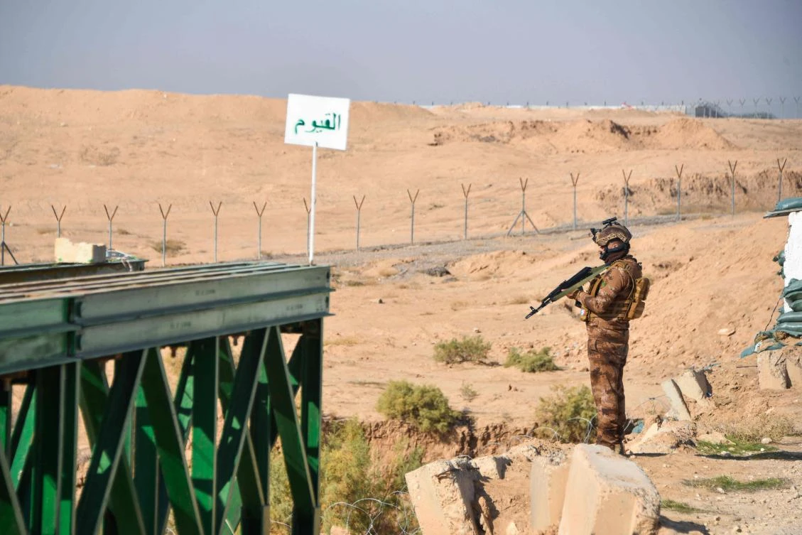 Members of a joint force involving Hashed Al-Shaabi and Iraqi army standing guard at the Iraqi-Syrian border on December 5. (AFP)
