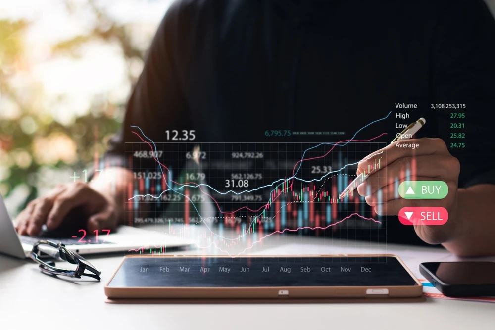 The total trading turnover of the benchmark index was SR4.58 billion ($1.22 billion), as 158 of the stocks advanced and 70 retreated. Shutterstock