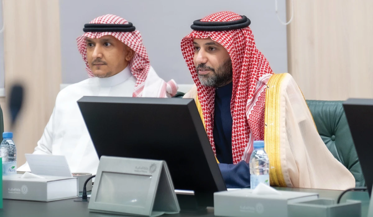 Abdulmuhsen Al-Khalaf and Joseph L. Votel discussed enhancing the Saudi and Middle East Institute's partnership. (Supplied)