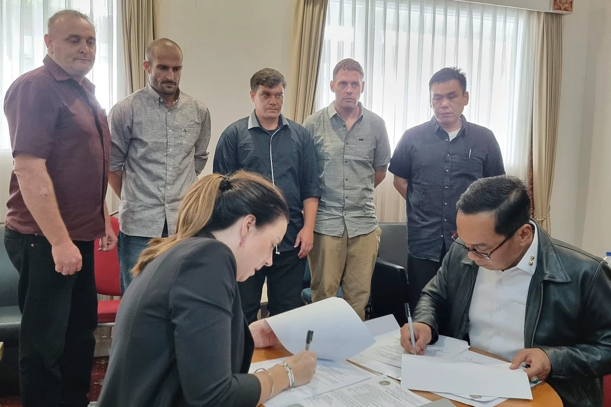 Indonesian and Australian officials sign handover documents in Bali, Indonesia on Sunday, Dec. 15, 2024. (Indonesian Coordinating Ministry for Legal, Human Rights, Immigration and Correctional Affairs)