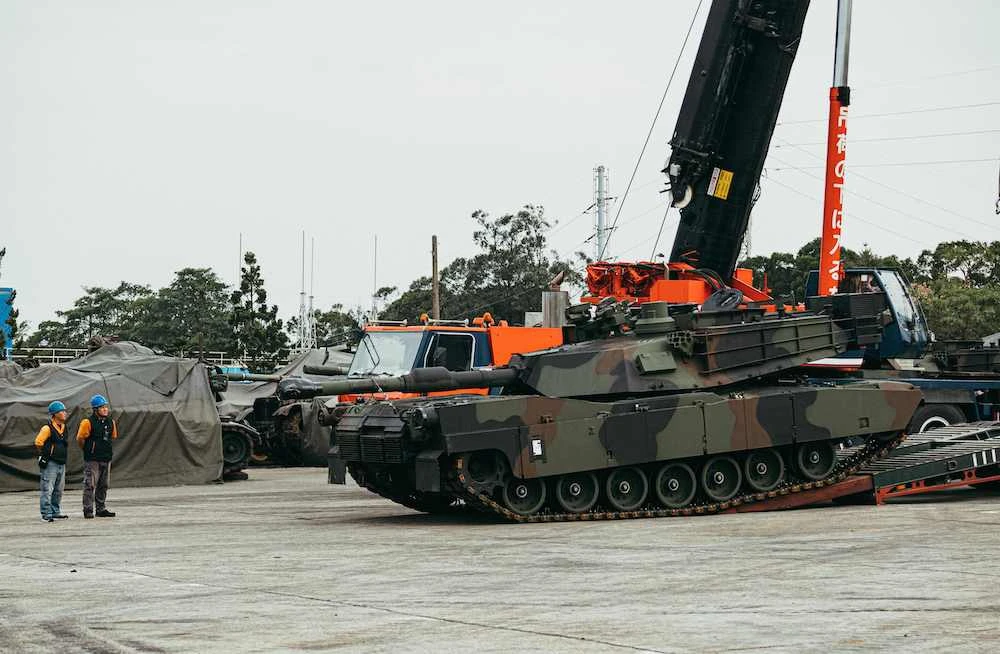 A US-made M1A2 Abrams battle tank rolls down from a trailer at an army armor training center in Hsinchu County, Hsinchu on Dec. 16, 2024. (Taiwan’s Ministry of National Defense/AFP)