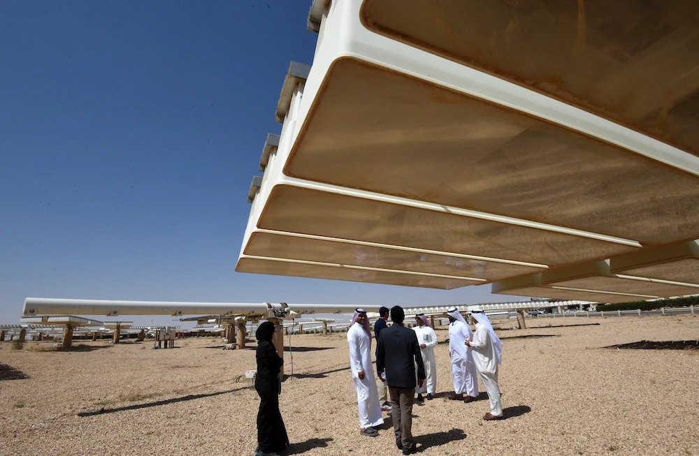 Saudi Arabia’s National Renewable Energy Program sees the Kingdom aiming for a solar energy capacity of 40 gigawatts by 2030. Above, the solar plant in Uyayna, north of Riyadh on March 29, 2018. (AFP file photo)