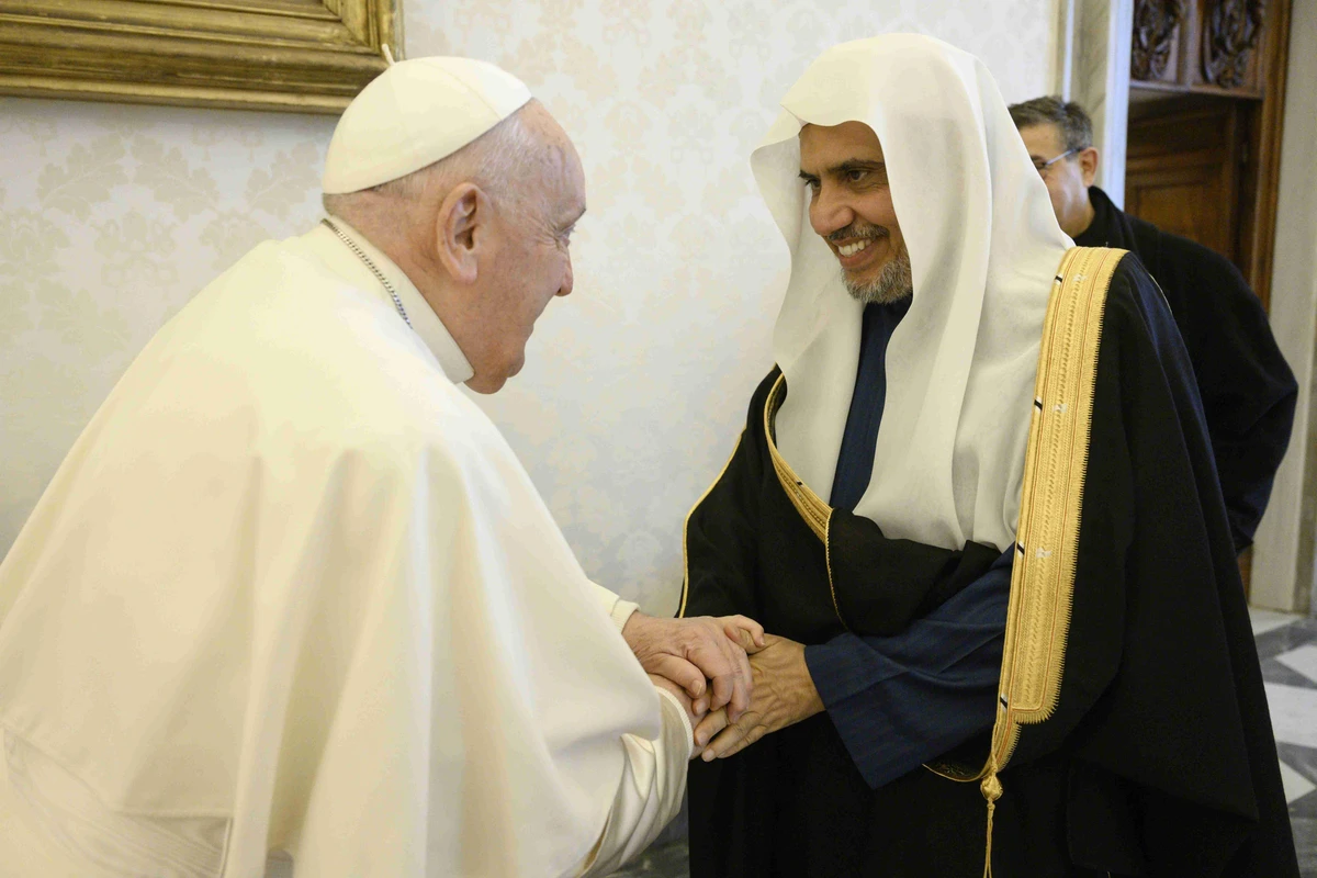Dr. Mohammed bin Abdulkarim Al-Issa, secretary-general of the Muslim World League, met Pope Francis, the leader of the Catholic Church, in the Vatican to discuss mutual cooperation and shared interests. (Supplied)