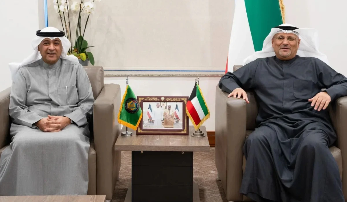 Jasem Albudaiwi holds talks with Omar Saud Al-Omar in Kuwait City. (SPA)