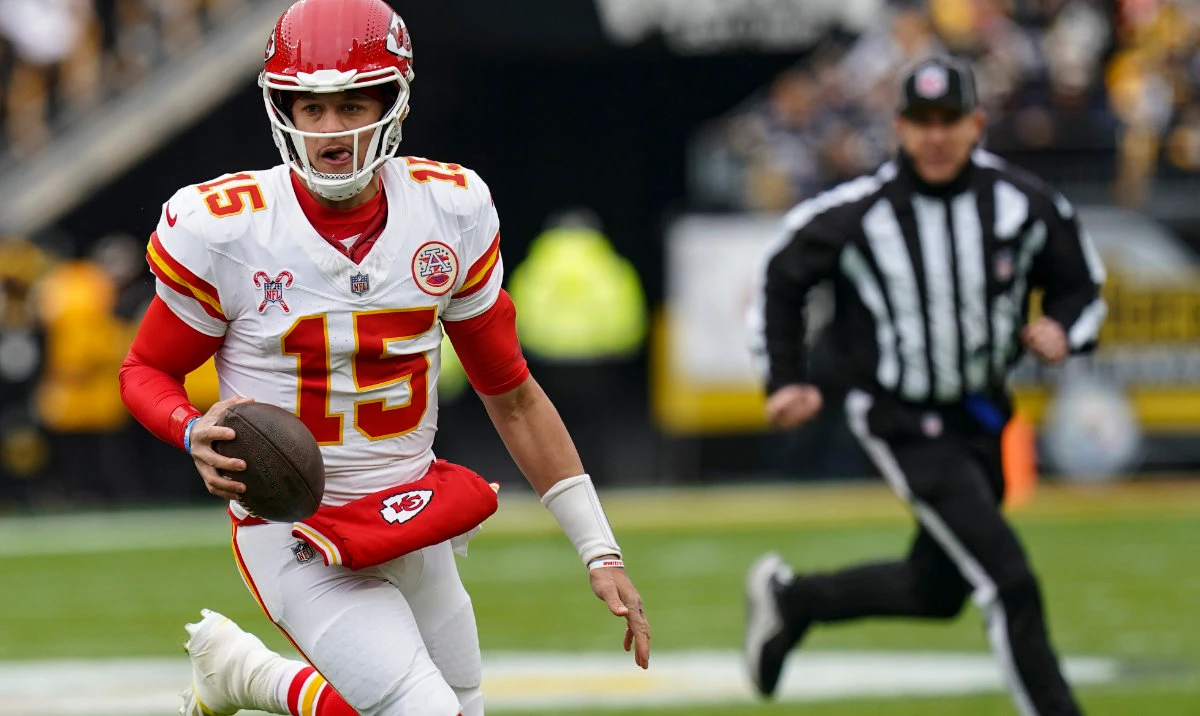 Kansas City Chiefs quarterback Patrick Mahomes (15) runs out of the backfield against the Pittsburgh Steelers during the first half of an NFL football game, Wednesday, Dec. 25, 2024, in Pittsburgh. (AP)