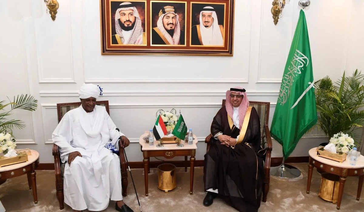 Fareed bin Saad Al-Shehri (R) holds talks with Kamal Ali Othman Taha in Jeddah. (Supplied)
