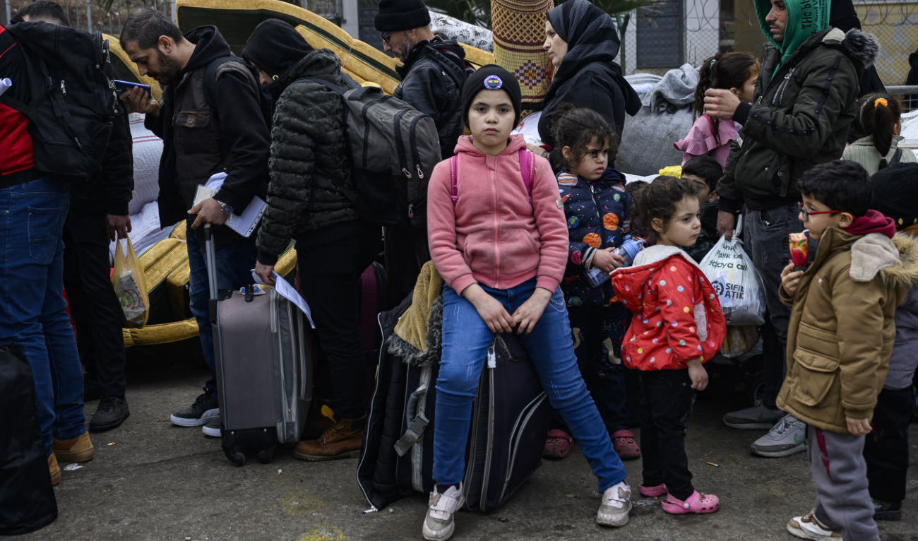 Syrian refugees wait to enter Syria to return to Idlib from Turkiye. (AFP)