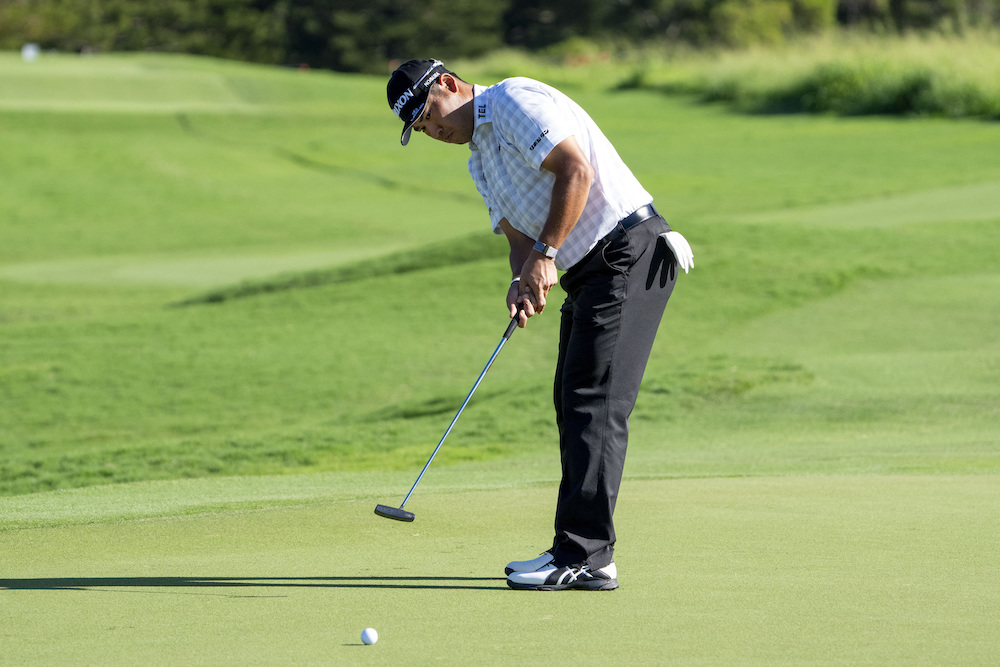 Hideki Matsuyama putts on the second hole during the second round of The Sentry golf tournament at Plantation Course at Kapalua Friday. (USA TODAY Sports)