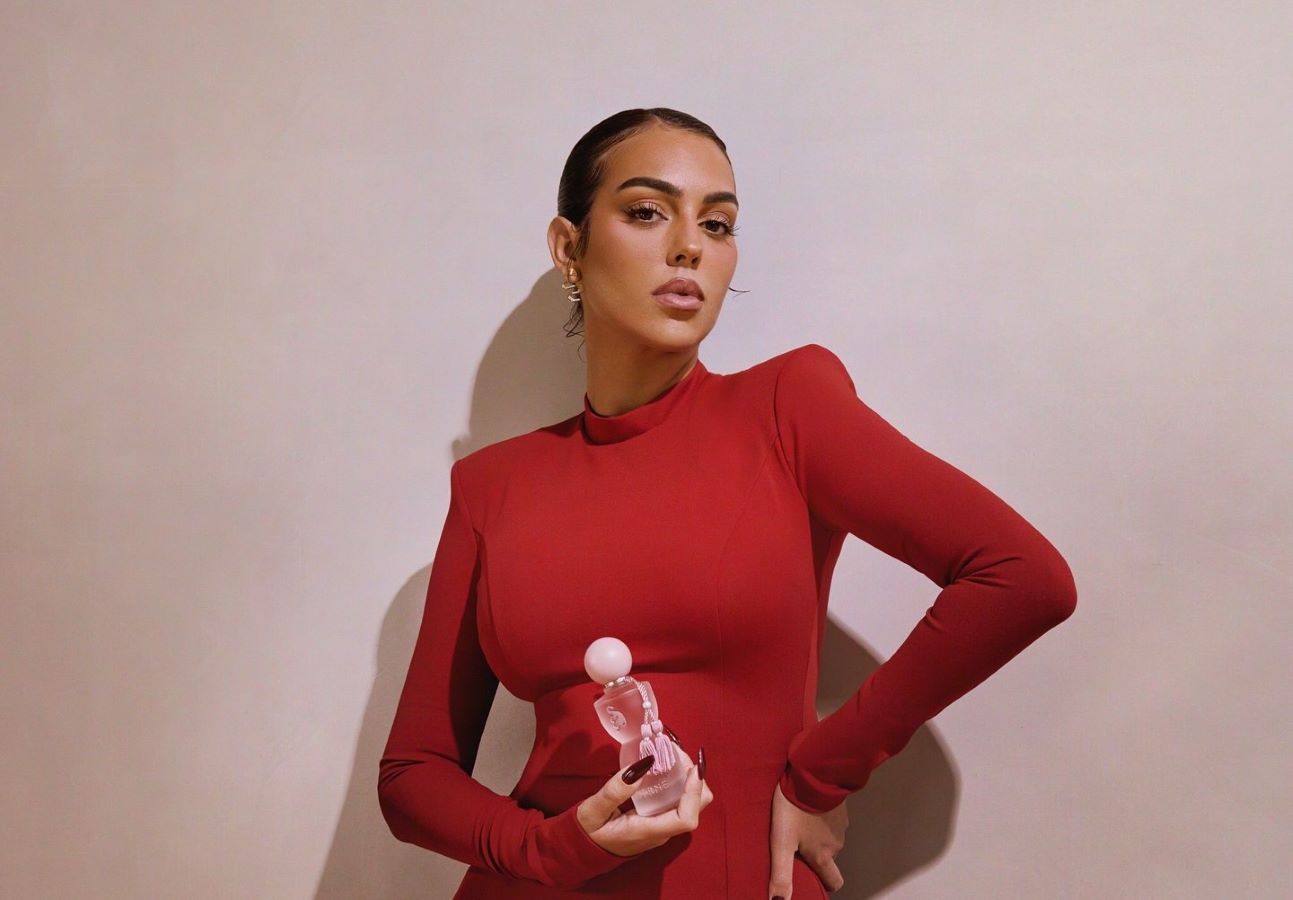 Argentinian model and reality TV star Georgina Rodriguez took to Instagram to announce that her debut fragrance collaboration with Saudi perfume label Laverne is back in stock. (Instagram)