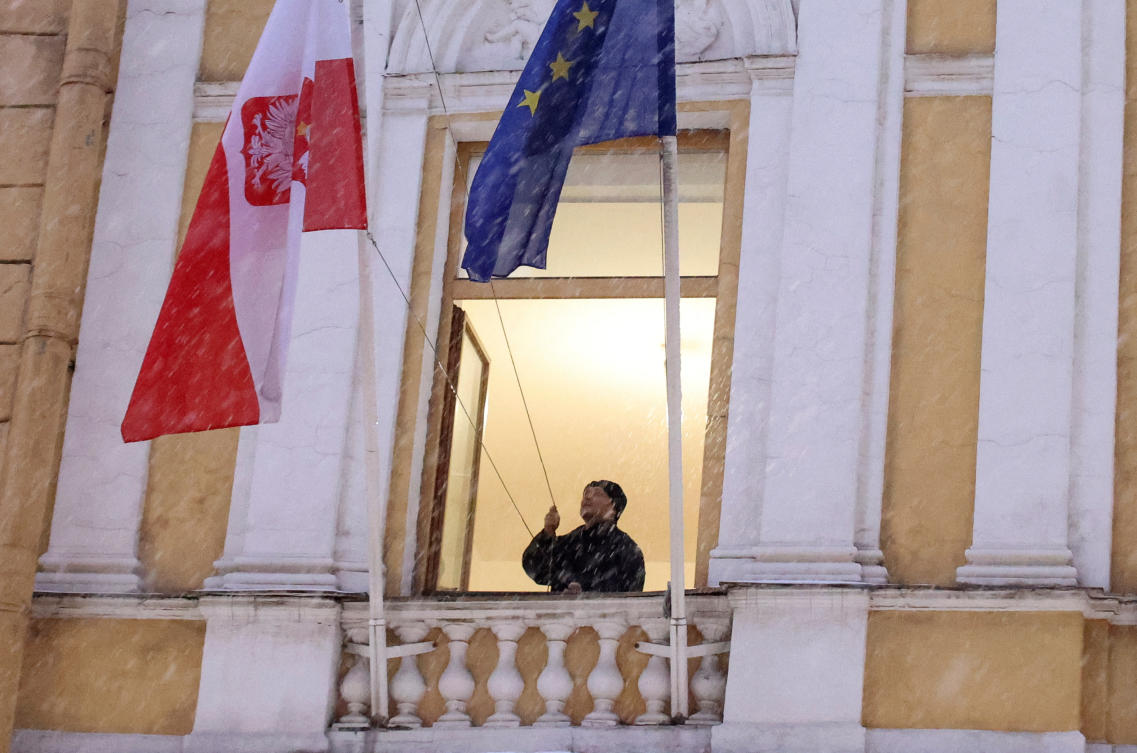 Poland shuts consulate in Saint Petersburg on Russian order