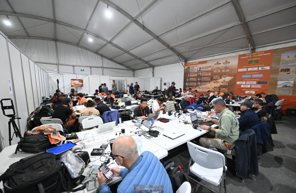 Journalists, photographers, and broadcasters are the storytellers who will bring the Dakar experience to life while showcasing unique Saudi beauty and culture. (Supplied)