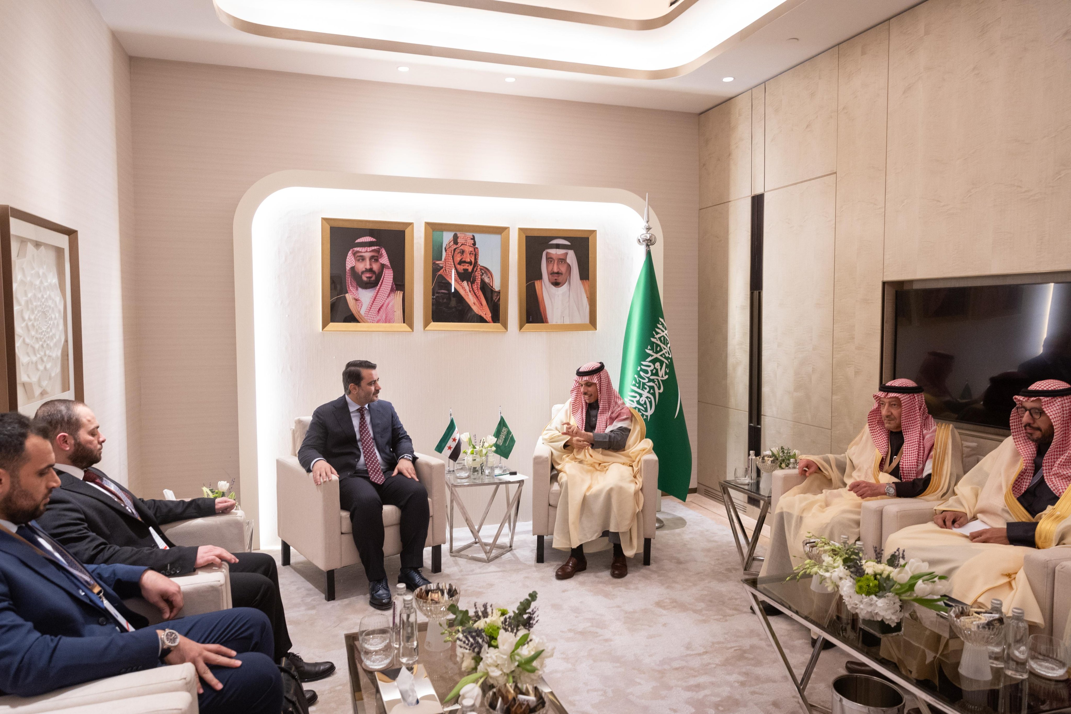 Saudi Foreign Minister Prince Faisal bin Farhan held a series of meetings in Riyadh on Sunday on the sidelines of the expanded ministerial meeting on Syria. (SPA)