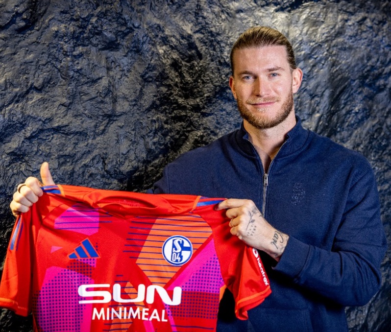 Former Liverpool goalkeeper Loris Karius on Tuesday signed for German second-division side Schalke, the latest in a series of clubs as he tries to revive his career. (X/@aa_spor)
