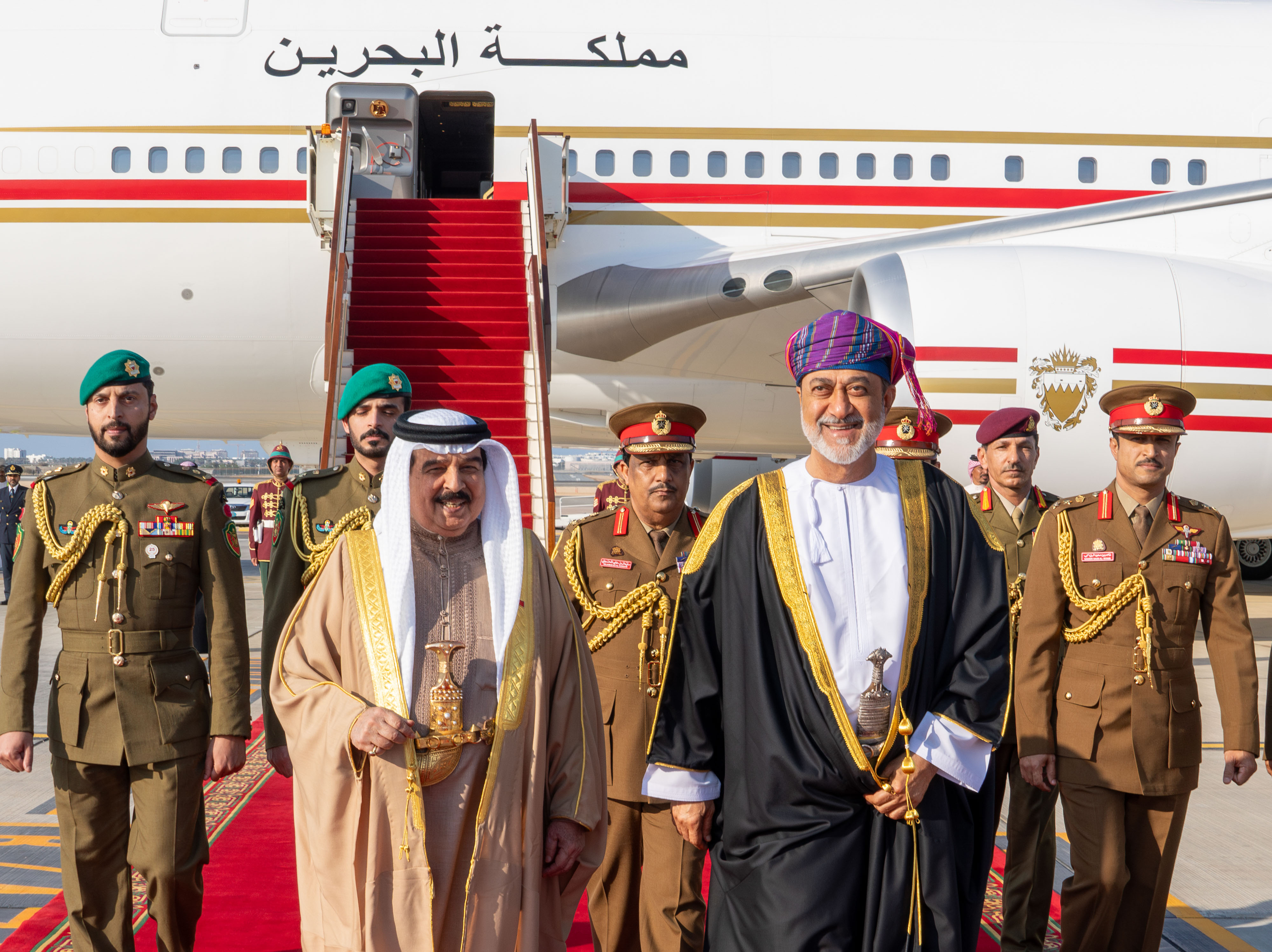 Omani Sultan Haitham bin Tariq and Bahraini King Hamad bin Isa Al-Khalifa (Oman News Agency)