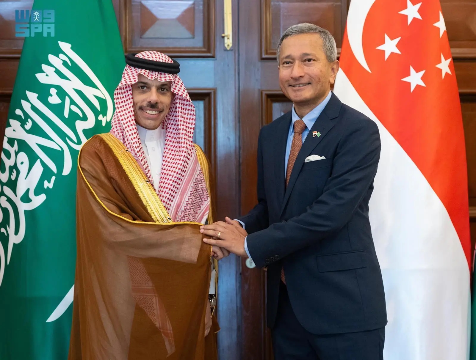 Saudi Foreign Minister Prince Faisal bin Farhan and his Singaporean counterpart Vivian Balakrishnan, Jan. 15. (SPA)