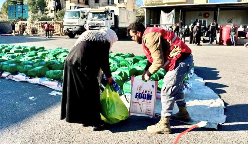 In Syria’s As-Suwayda, KSrelief distributed bags of flour, winter kits, and personal-care kits on Thursday to 258 families, benefiting 984 individuals. (SPA)
