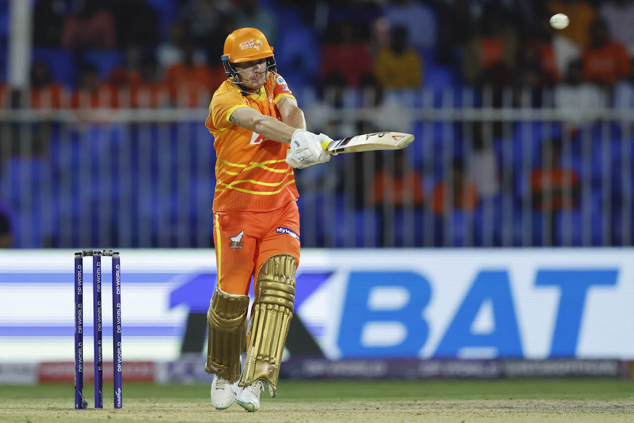 Jordan Cox of Gulf Giants plays a shot during Match 10 of the DP World International League T20 against the Dubai Capitals held at the Sharjah Cricket Stadium (Deepak Malik/ILT20)