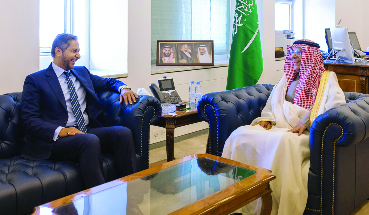 Abdulrahman Al-Rassi (R) holds talks with Dya-Eddine Said Bamakhrama in Riyadh. (Supplied)