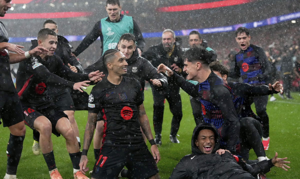 Barcelona's Raphinha celebrates his side's fifth goal during a Champions League opening phase soccer match between SL Benfica and FC Barcelona at the Luz stadium in Lisbon, Tuesday, Jan. 21, 2025. (AP)