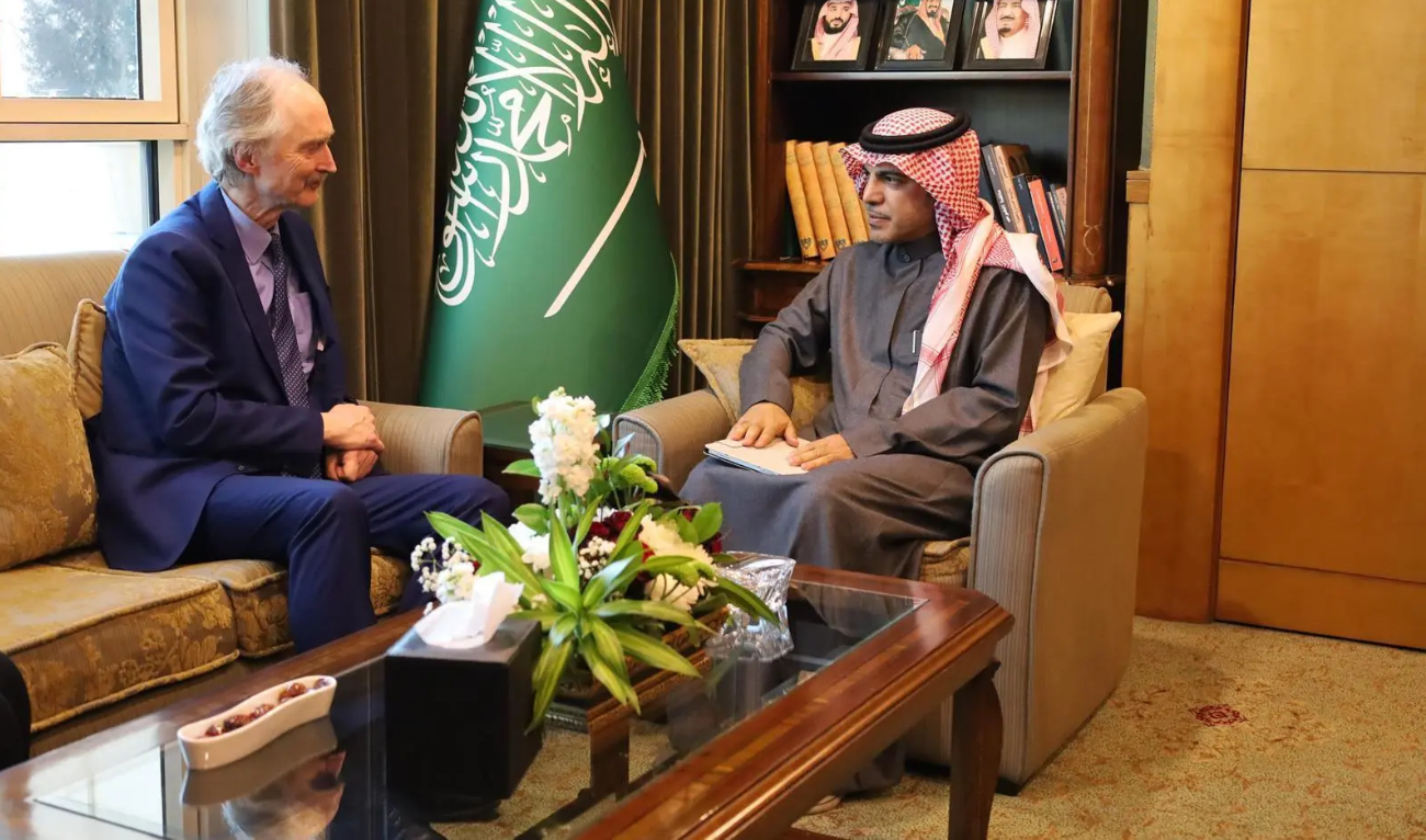 During the meeting, they discussed topics of mutual interest. (SPA)