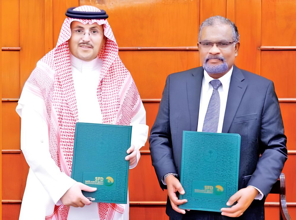 Abdulmohsen A. Almudla, a director at the Saudi Fund for Development, with Mahinda Siriwardana, secretary to the Sri Lankan Ministry of Finance, Planning and Economic Development. (MoF)