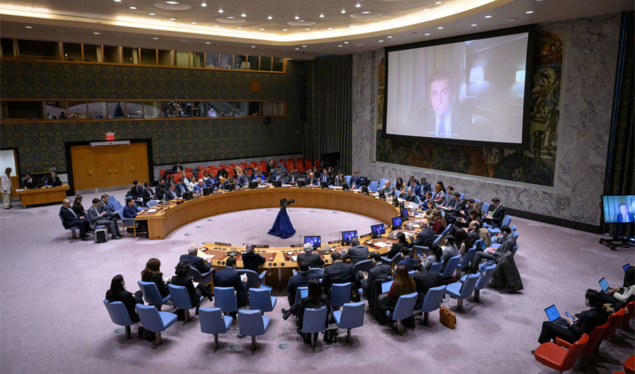 Tom Fletcher (on screen), Under-Secretary-General for Humanitarian Affairs and Emergency Relief Coordinator, speaking during a meeting of the Security Council to discuss “the plight of children in the Gaza Strip.” (UN Photo/Loey Felipe)