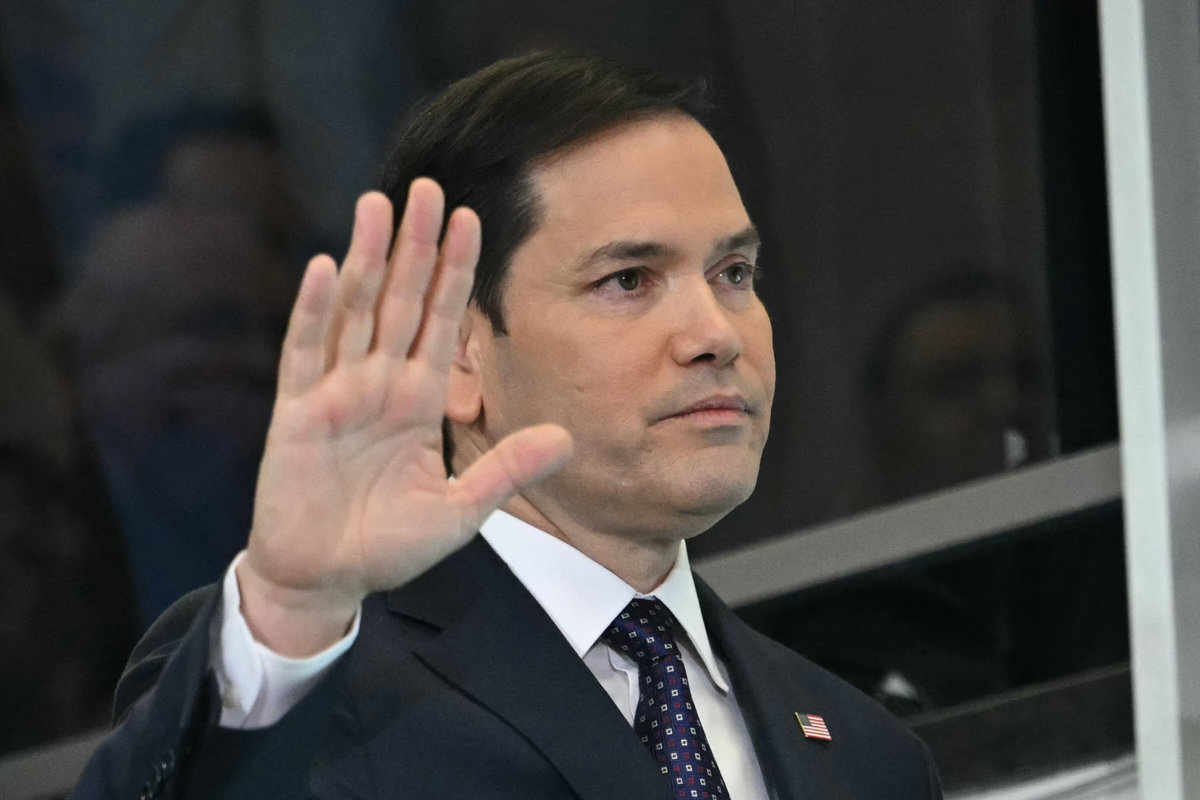 US Secretary of State Marco Rubio waves to employees upon arrival at the State Department in Washington, DC, on January 21, 2025. (AFP)