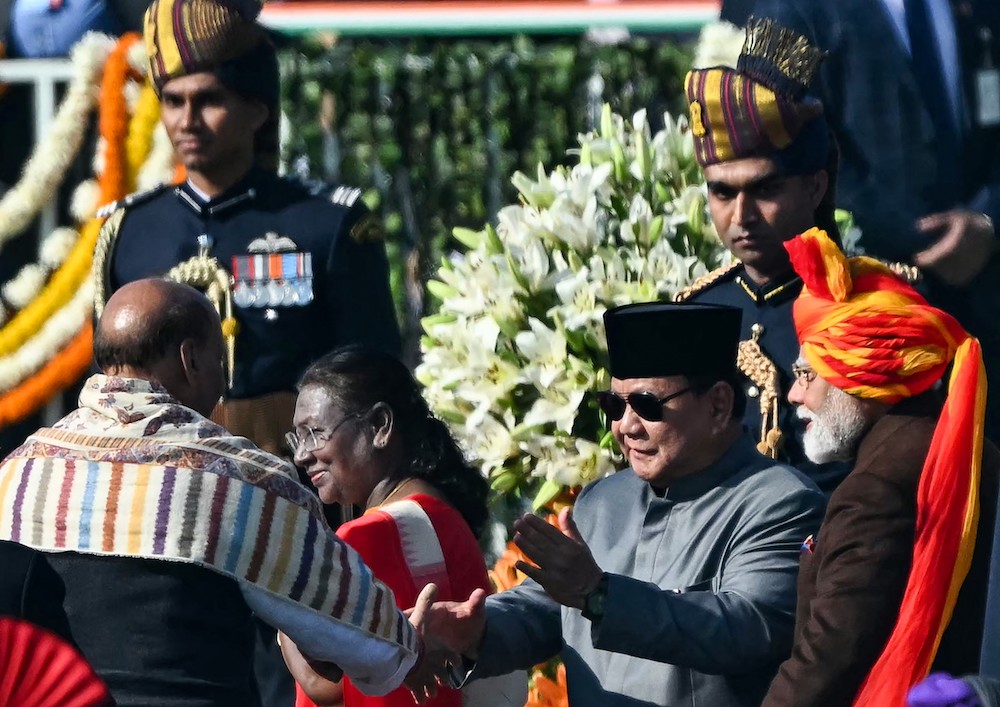India’s President Droupadi Murmu with guest of honor, Indonesian President Prabowo Subianto and India’s Prime Minister Narendra Modi arrive to attend India’s 76th Republic Day parade in New Delhi on Jan. 26, 2025. (AFP)