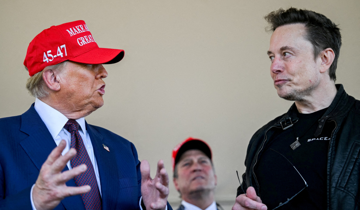 Elon Musk speaks with U.S. President-elect Donald Trump at a viewing of the launch of the sixth test flight of the SpaceX Starship rocket in Brownsville, Texas, U.S., November 19, 2024. (REUTERS)