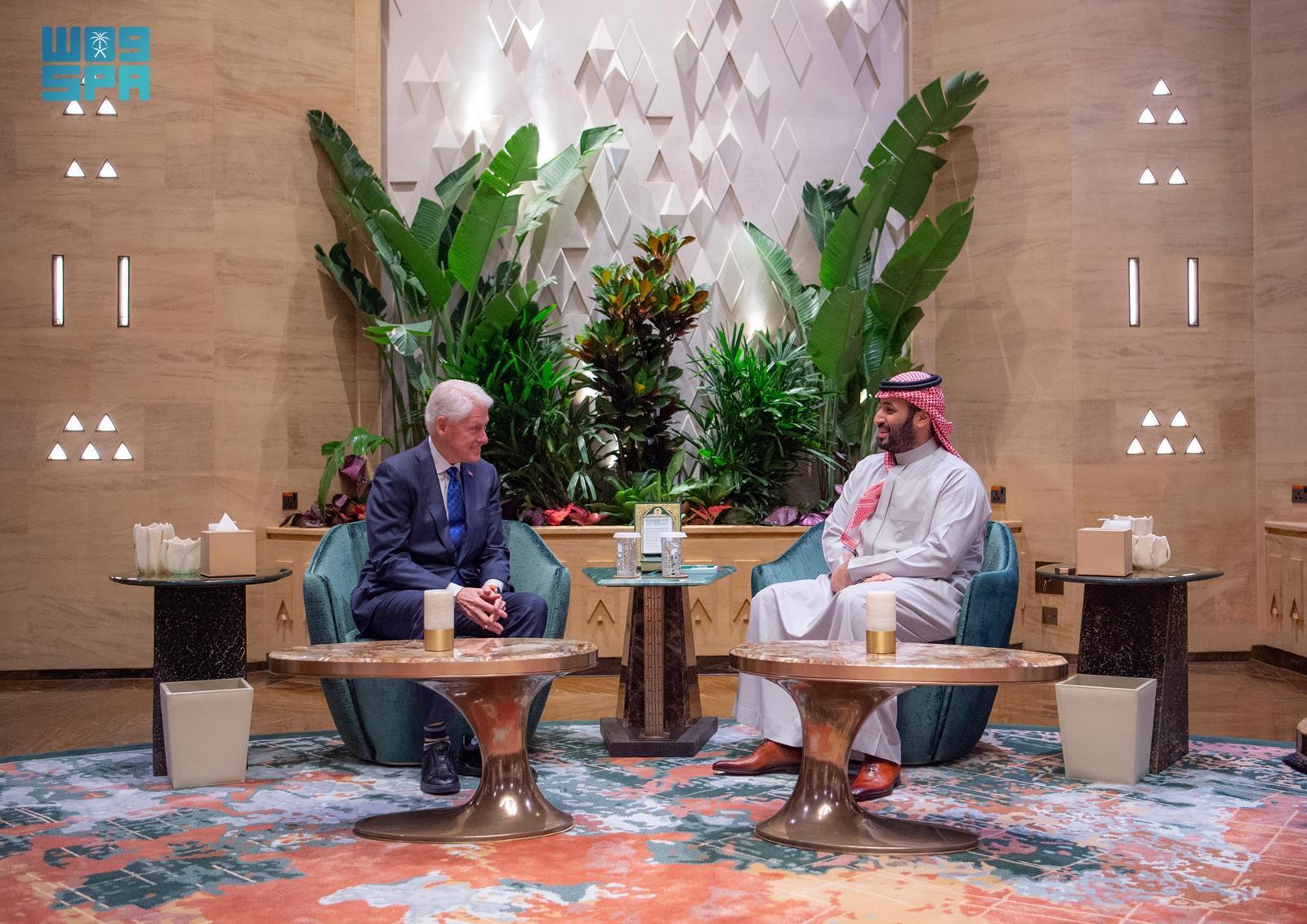Saudi Crown Prince Mohammed bin Salman receives former US President Clinton (SPA)