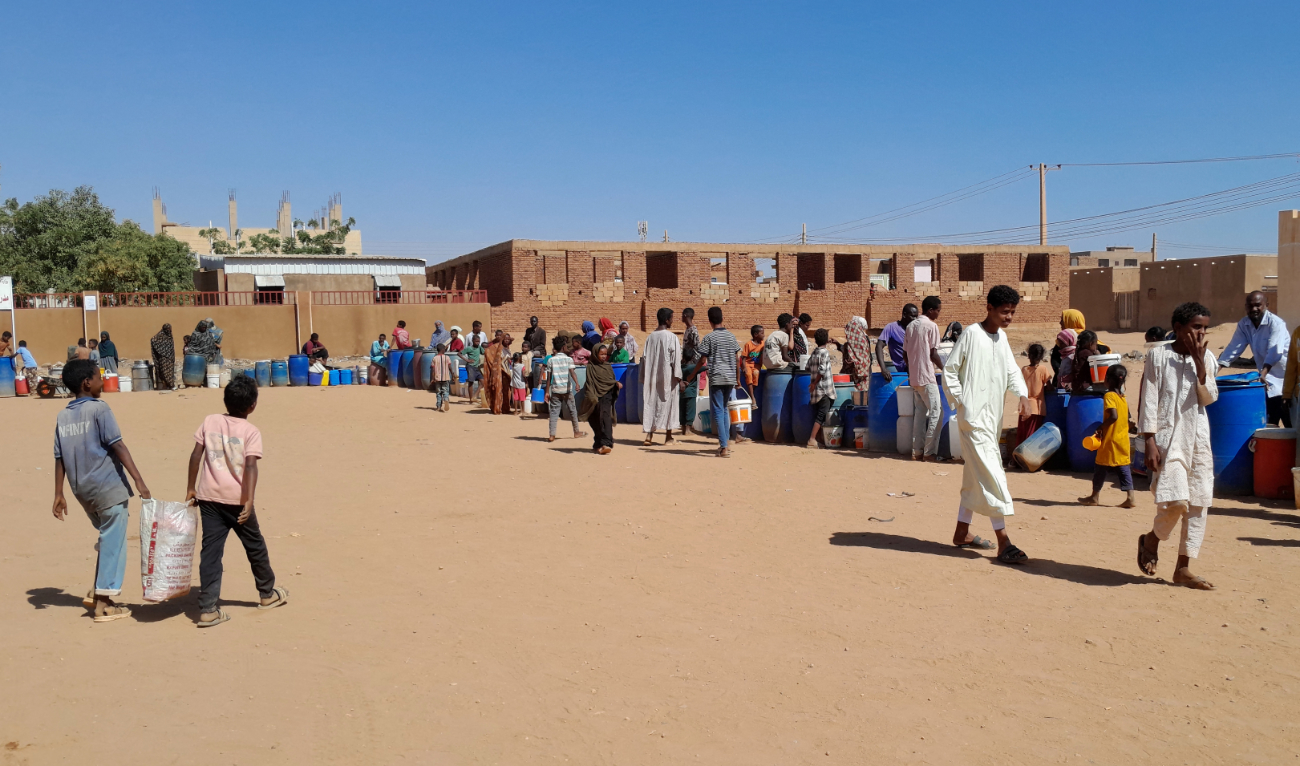 People queue for water in Omdurman, the Sudanese capital's twin city, during battles between the Sudanese military forces and paramilitary Rapid Support Forces (RSF), on January 17, 2025. (AFP)