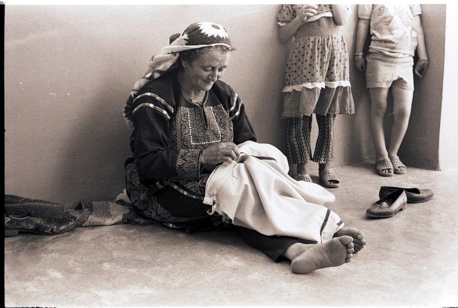 'Fatima Yousef Sewing a Palestinian thobe, Kobar-Ramallah, the 1970s' (1970s). (Courtesy of the Palestinian Museum)