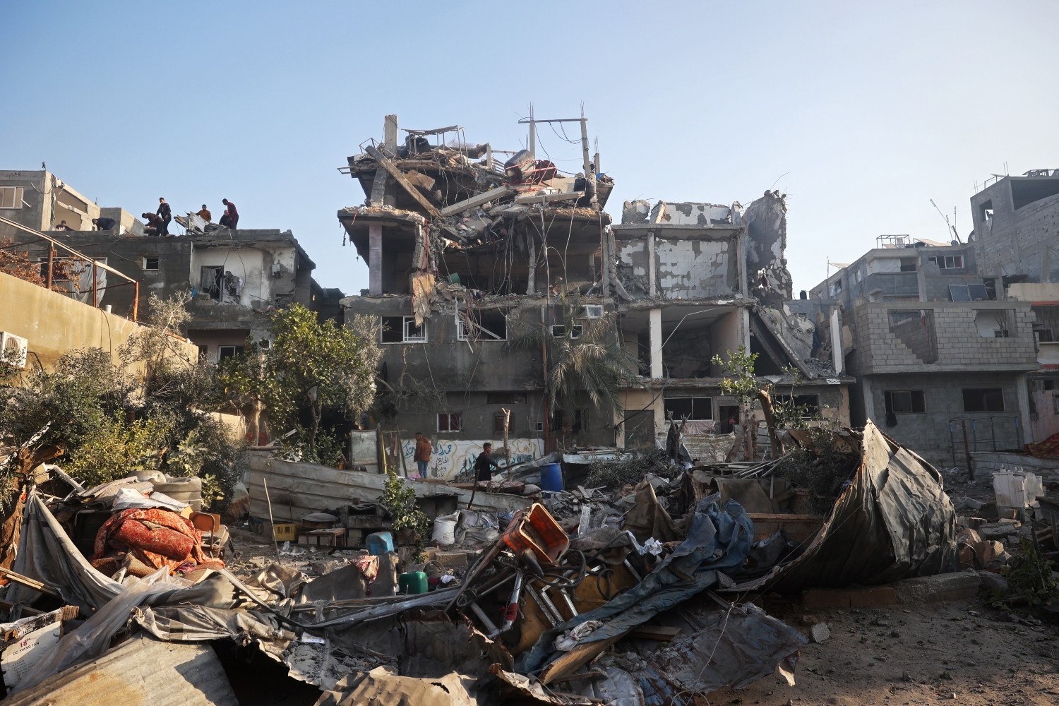 People search for their belongings amid the debris of destroyed buildings following an Israeli air strike. Jan. 06, 2025 (AFP)