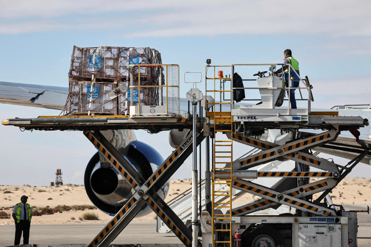 Workers unload boxes of humanitarian aid for Gaza refugees from a UAE plane at Egypt's El-Arish airport on Jan. 24, 2025. (AFP)