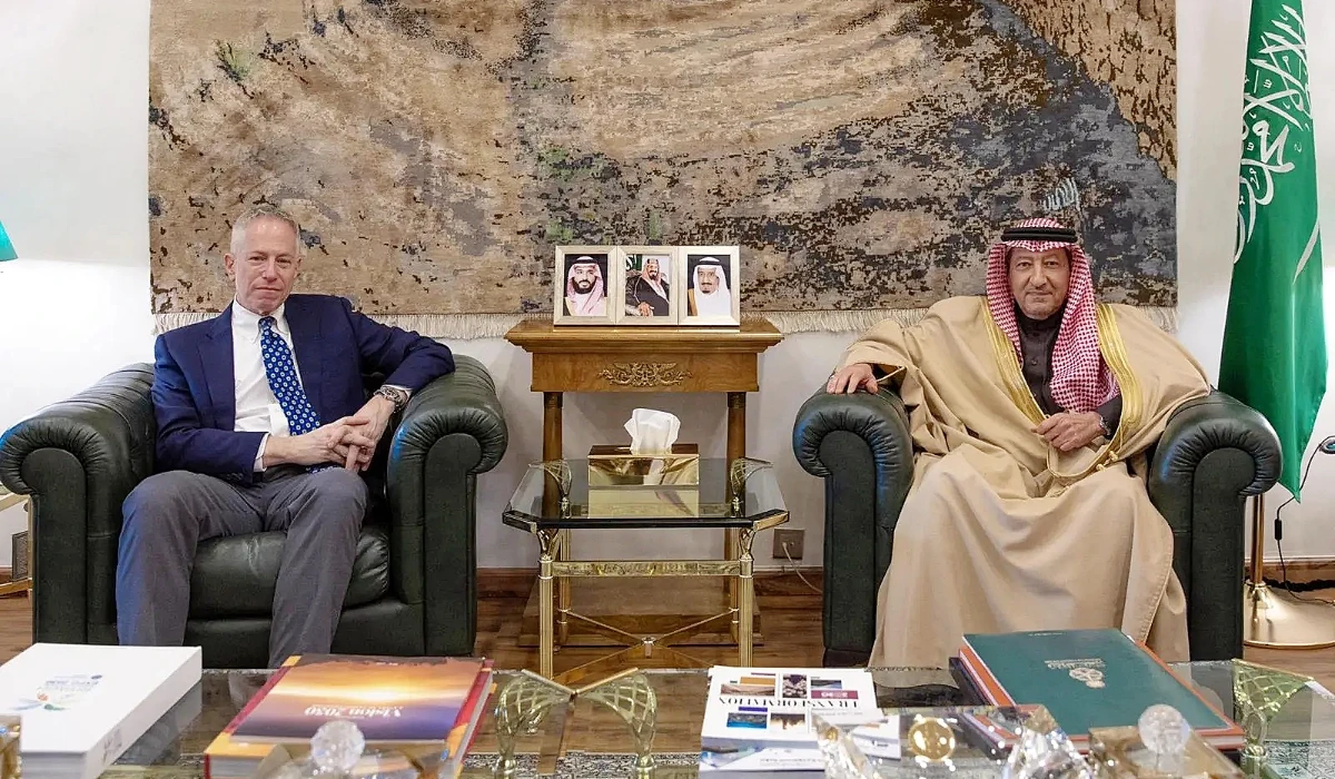 Waleed Alkhereiji (R) and Michael Ratney in Riyadh. (SPA)