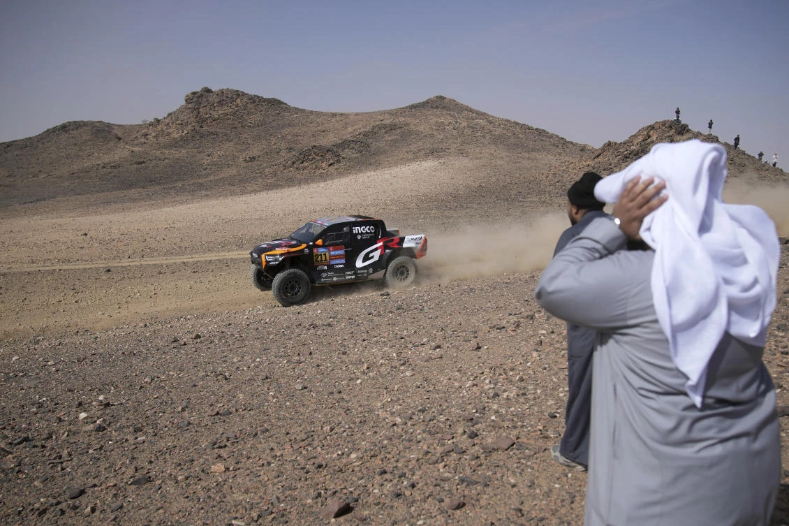 People watch driver Henk Lategan and co-driver Brett Cummings during the prologue of the Dakar Rally in Bisha, Saudi Arabia on Friday. (AP)