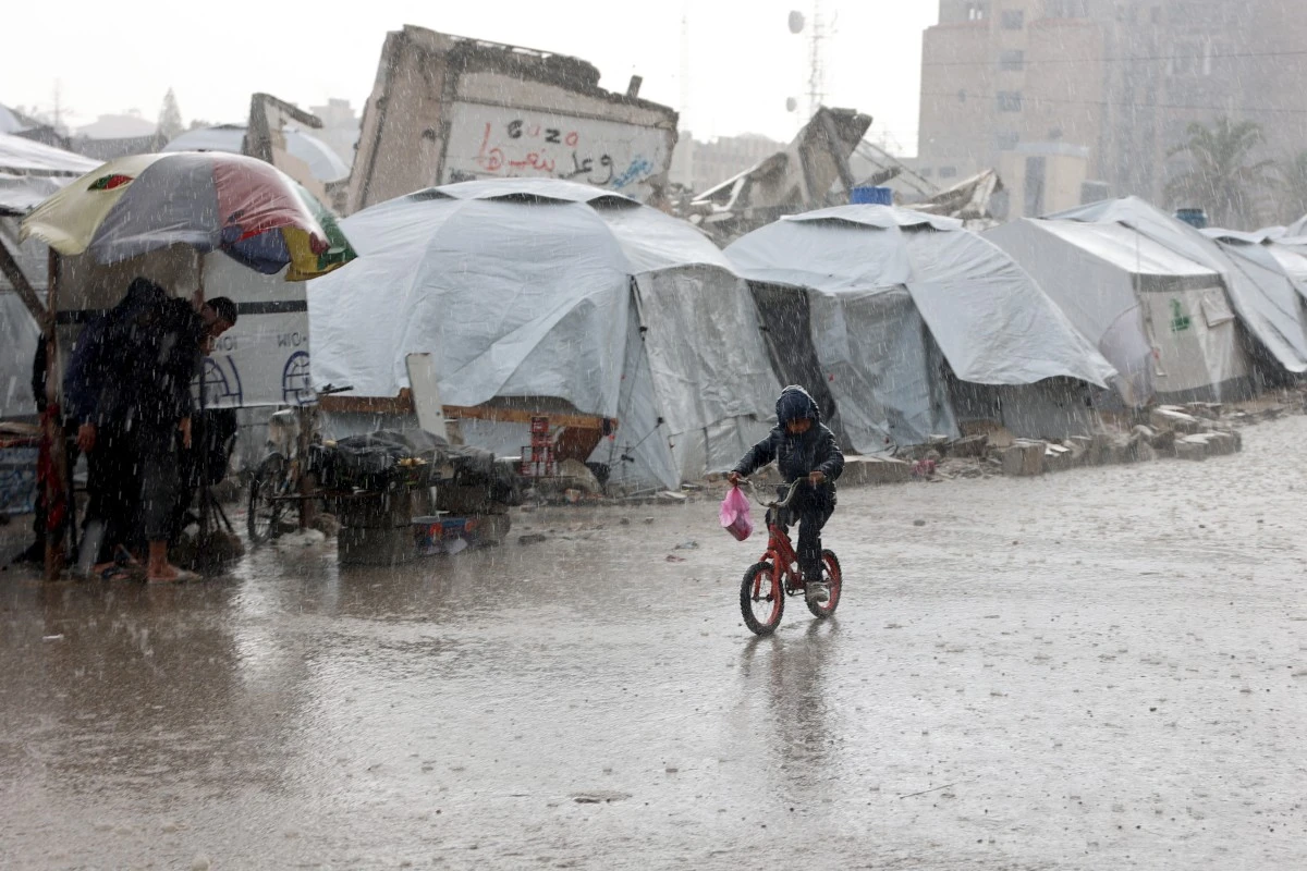 Red Cross urges unhindered aid access to flood-hit and freezing Gaza