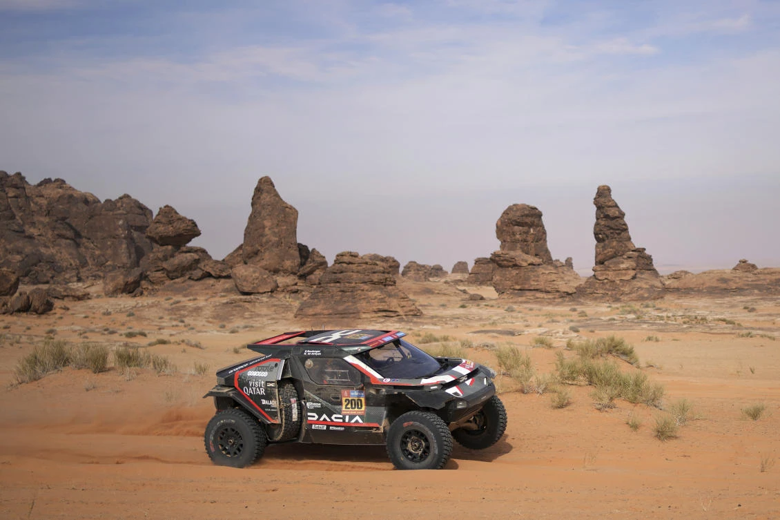 Daccia driver Nasser Al-Attiyah and co-driver Edouard Boulanger compete during the fifth stage of the Dakar Rally between Alula and Hail, Saudi Arabia, Jan. 9, 2025. (AP)