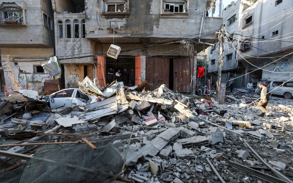 Palestinians inspect the site of an Israeli strike on a house, amid the ongoing conflict between Israel and Hamas, in Nuseirat, central Gaza Strip, Jan. 9, 2025. (Reuters)