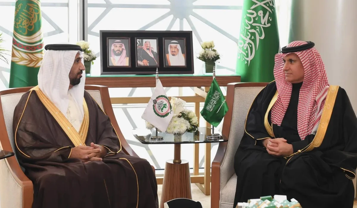 Abdulaziz bin Abdullah Al-Matar (R) holds talks with Mohammed Ahmed Al-Yamahi in Cairo. (Supplied)