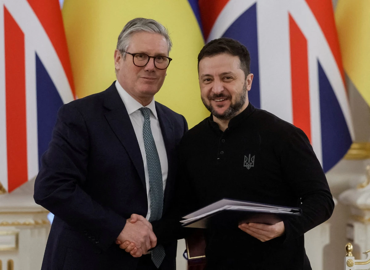 British PM Keir Starmer and Ukraine's President Volodymyr Zelenskiy shake hands after a signing ceremony in Kyiv, Ukraine, on January 16, 2025. (REUTERS)