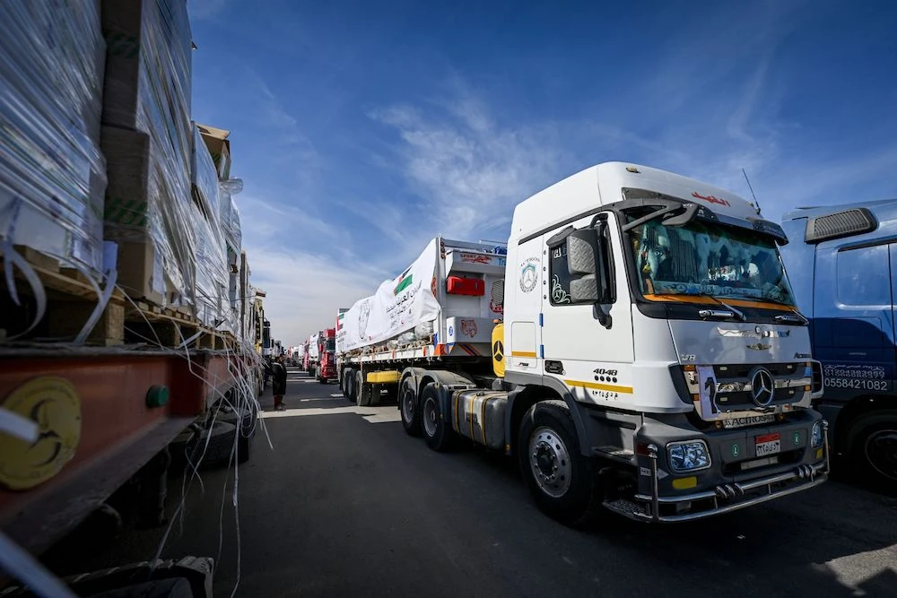 The convoys, part of the Operation Chivalrous Knight 3 initiative, comprise 25 trucks laden with over 309.5 tonnes of humanitarian aid. (WAM)