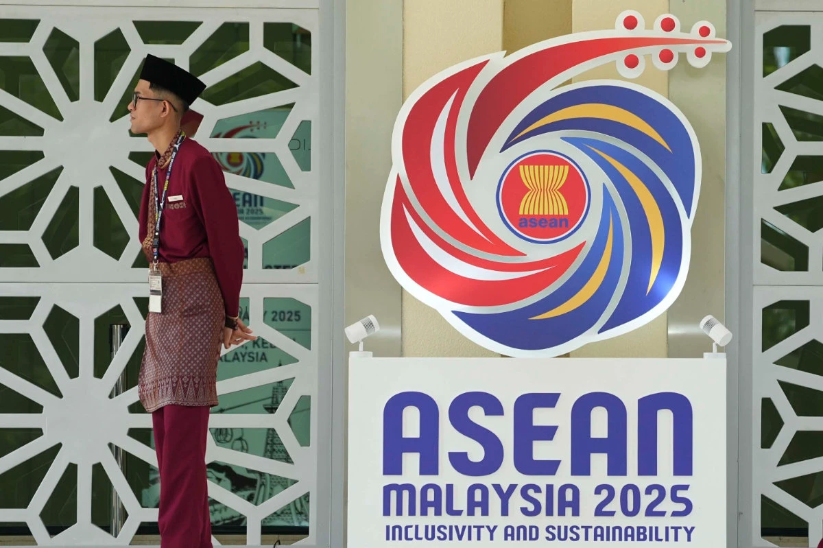 Malaysia takes on ASEAN mantle but tempers expectations on Myanmar, South China Sea