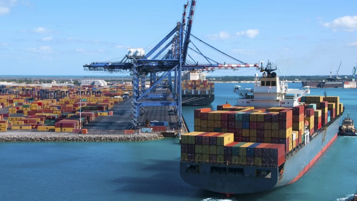 The rankings highlight the growing importance of the Gulf region in international shipping and logistics. Shutterstock