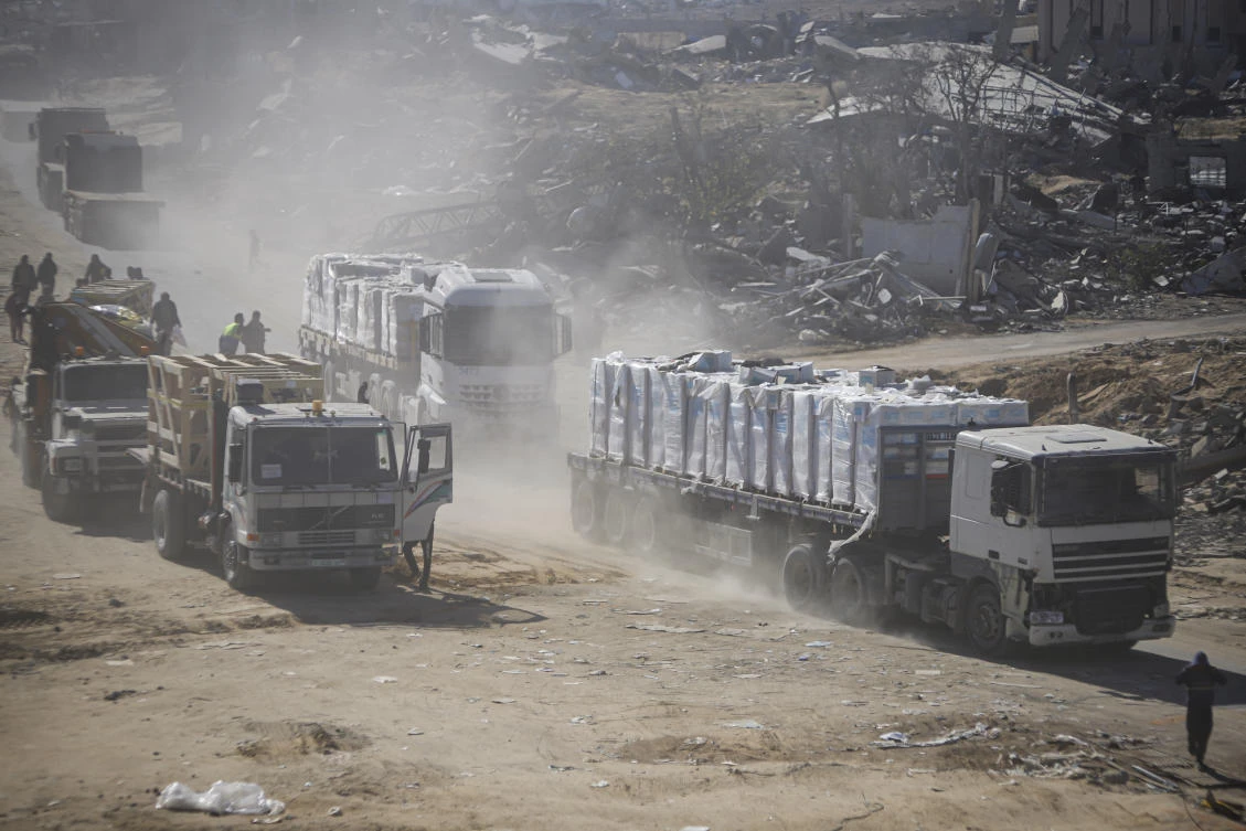 Humanitarian aid trucks enter through the Kerem Shalom crossing from Egypt into the Gaza Strip, as a ceasefire deal between Israel and Hamas went into effect, in Rafah, Jan. 21, 2025. (AP)
