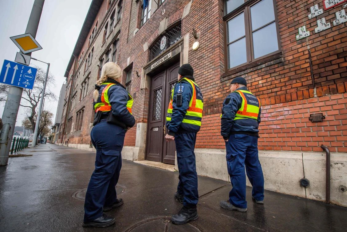 Police in Hungary investigate bomb threats affecting over 240 schools