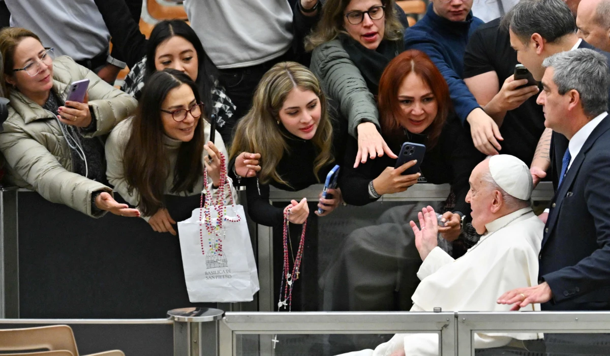 Pope Francis (R) waves as he leaves the weekly general audience at Paul-VI hall in the Vatican on January 22, 2025. (AFP)